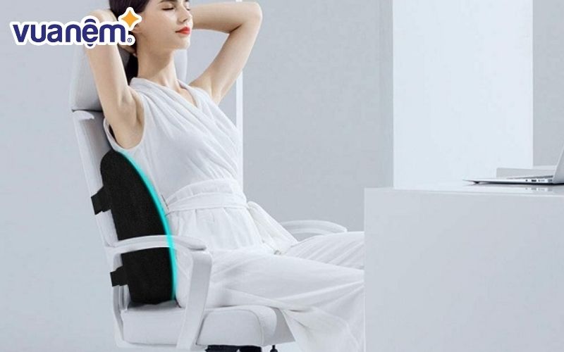 Gối tựa lưng văn phòng là một sản phẩm được thiết kế với công dụng hỗ trợ phần lưng, cột sống