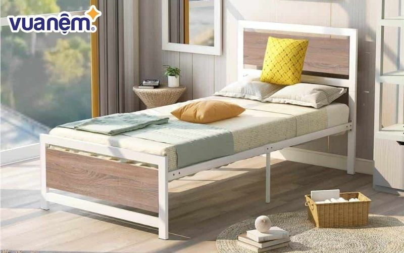 Mẫu giường ngủ cho bé gái bằng sắt giả gỗ hoặc kết hợp với gỗ