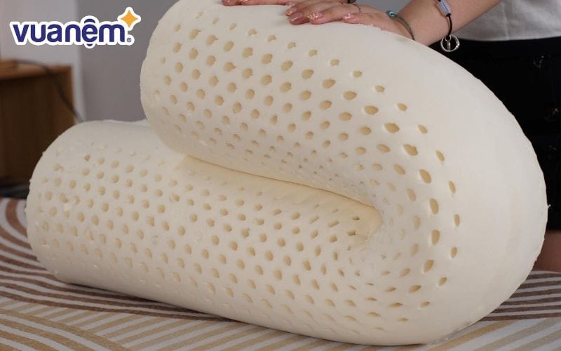 Gối ôm cao su là gối được làm từ cao su thiên nhiên hoặc cao su tổng hợp
