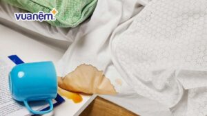 3 cách tẩy nấm mốc, vết ố vàng trên mền drap gối nệm đơn giản