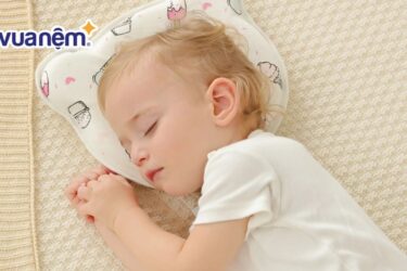 Trẻ sơ sinh nằm gối cao su non được không?