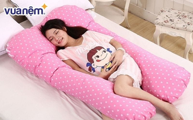 Gối chữ U sử dụng làm nệm ngủ cho mẹ bầu
