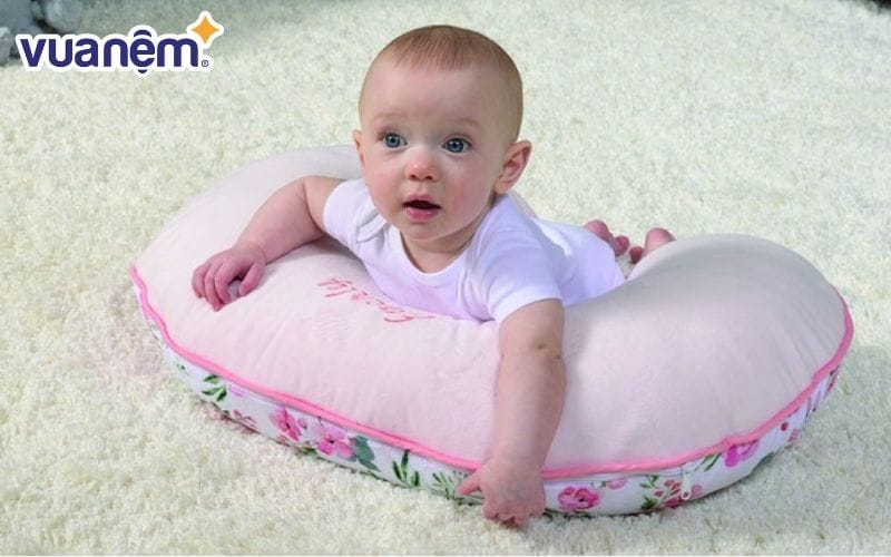 Gối chữ C giúp trẻ tập lẫy an toàn