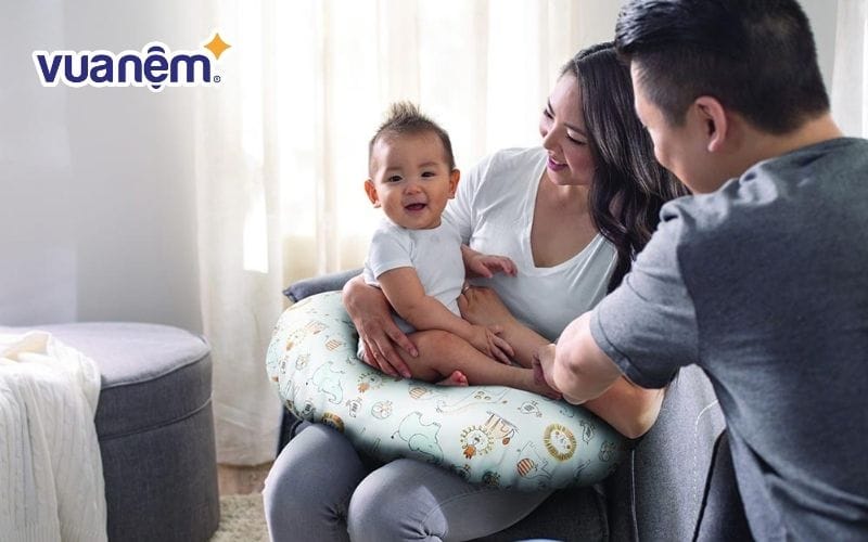 Gối chữ C đa năng giúp trẻ tập ngồi nhanh chóng