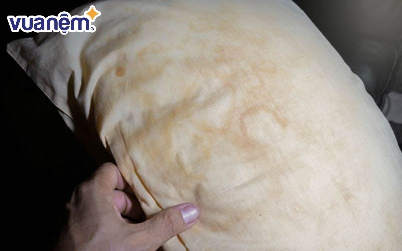 Ruột gối bị ngả vàng cần được thay mới