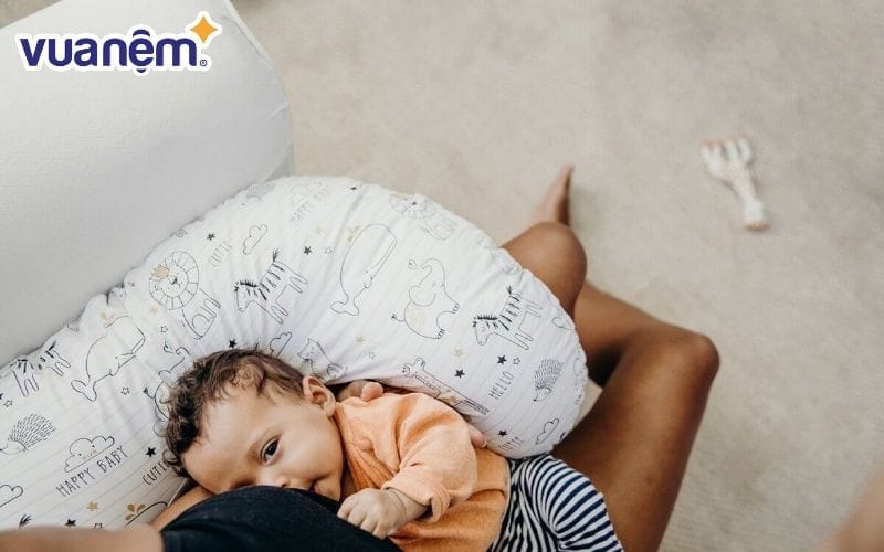 Giúp các mẹ tìm được tư thế chuẩn và thoải mái nhất khi cho trẻ bú