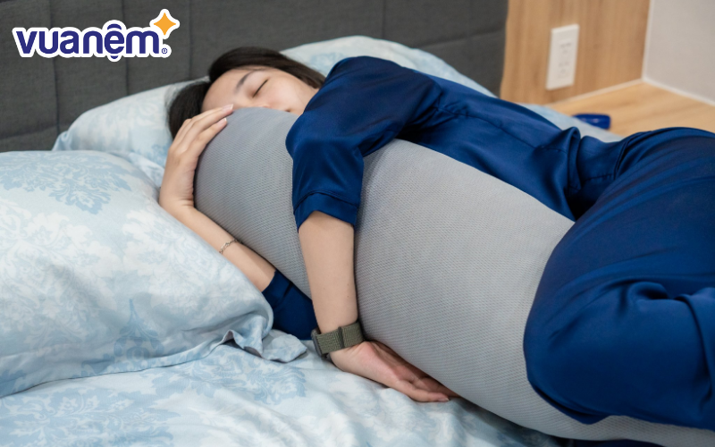 Sử dụng gối ôm khi ngủ còn là thói quen vô cùng tốt cho sức khỏe