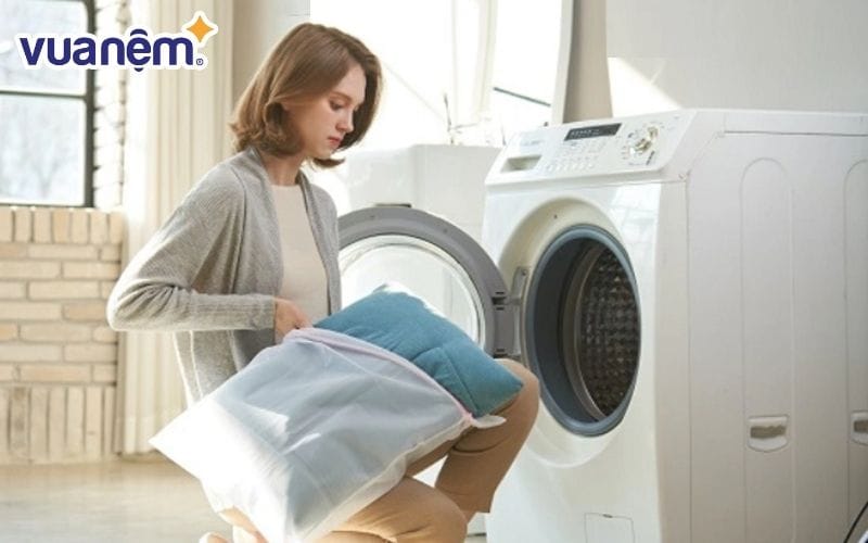 Vệ sinh gối ngủ đúng cách