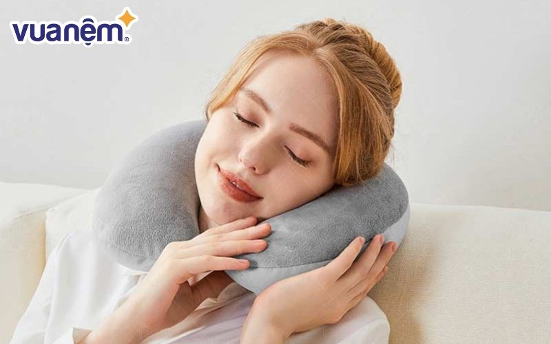 Cách chọn gối tựa cổ theo chất liệu