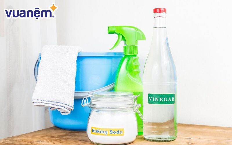 Vệ sinh nệm bằng chất tẩy rửa tự nhiên