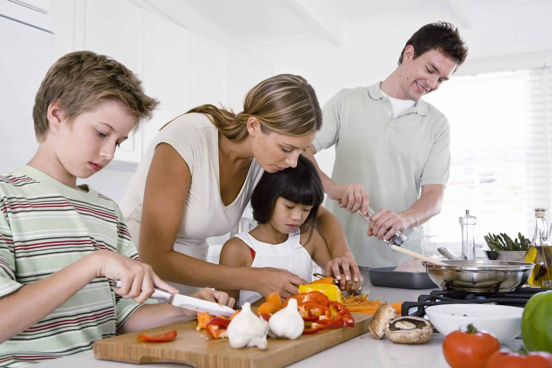 gắn kết gia đình khi vào bếp cùng nhau