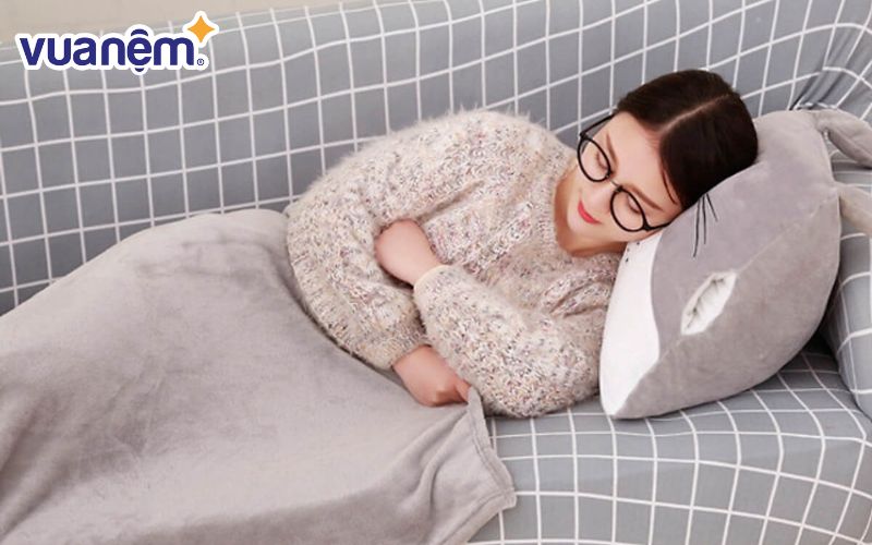 Vải nhung đặc biệt nổi bật với đặc tính ít nhăn, khả năng thấm hút mồ hôi tốt