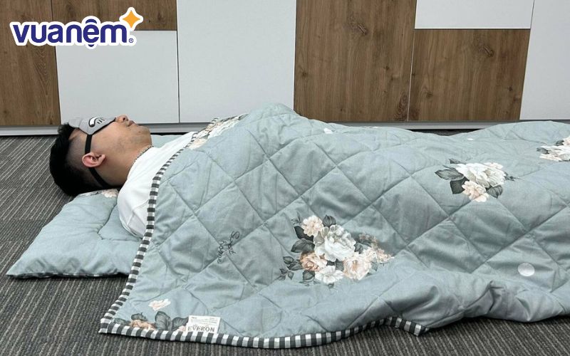 Chọn mua mền ngủ văn phòng - Đảm bảo dễ vệ sinh và bảo quản