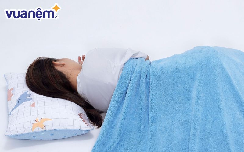 Cách chọn chăn ngủ văn phòng - Đảm bảo tính tiện lợi và đa năng