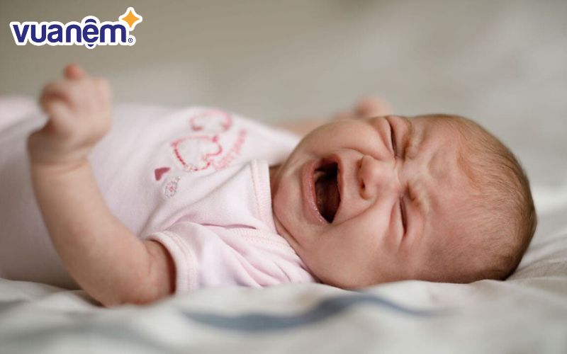Đặt trẻ nằm đúng cách để không làm cản trở hô hấp