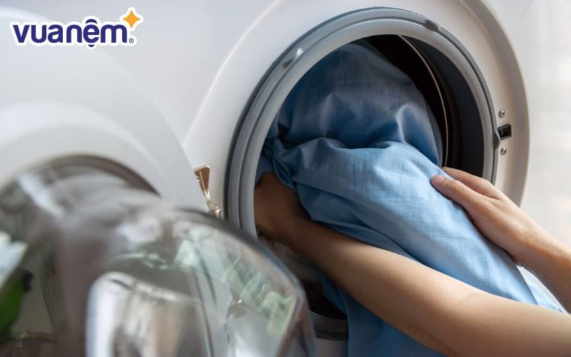 Bạn nên vệ sinh và thay vỏ chăn ga gối tối thiểu 1 tuần 1 lần