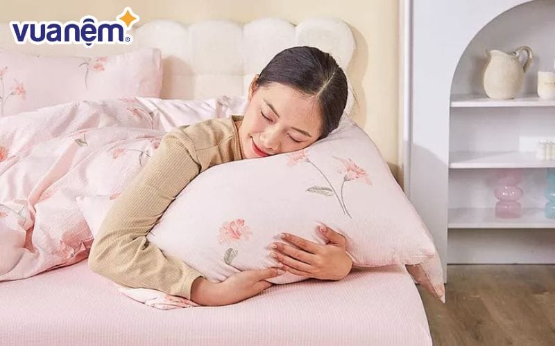 Tấm ga trải giường êm ái như ôm lấy làn da bạn