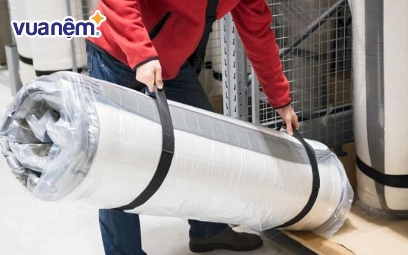 Công nghệ nệm hút chân không cuộn gọn gàng giúp việc vận chuyển dễ dàng