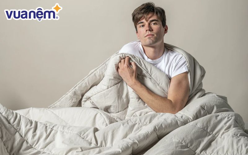 Khác với chăn mền chần bông hè thu, loại dành cho mùa đông này dày hơn