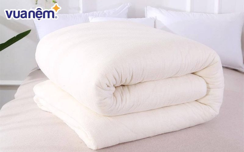 Mền chần bông hè thu hay còn gọi là chăn xuân thu là loại chăn mền được chần thêm lớp bông mỏng