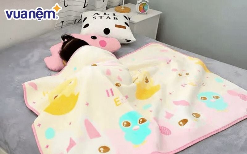 Mẫu chăn cho bé đi học mẫu giáo 9