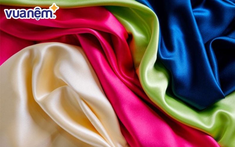 Chăn ga chất liệu nào mát - Vải lụa mang lại cảm giác mát mẻ và dễ chịu
