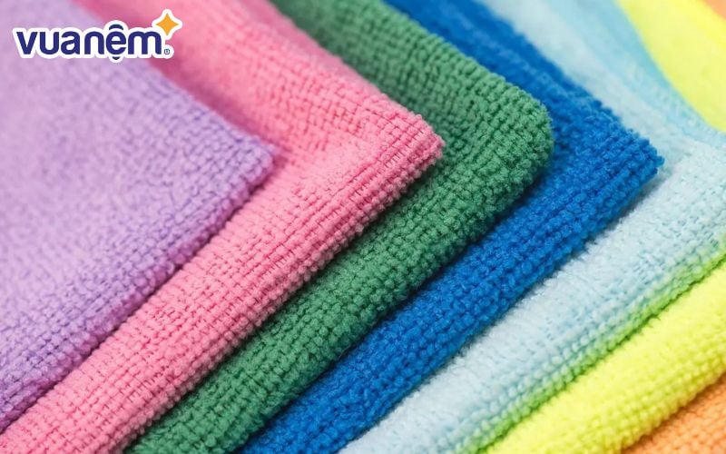 Chăn ga chất liệu microfiber là lựa chọn lý tưởng cho mùa hè