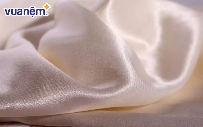 Chăn ga chất liệu nào mát - Vải satin là sự lựa chọn phù hợp cho mùa hè