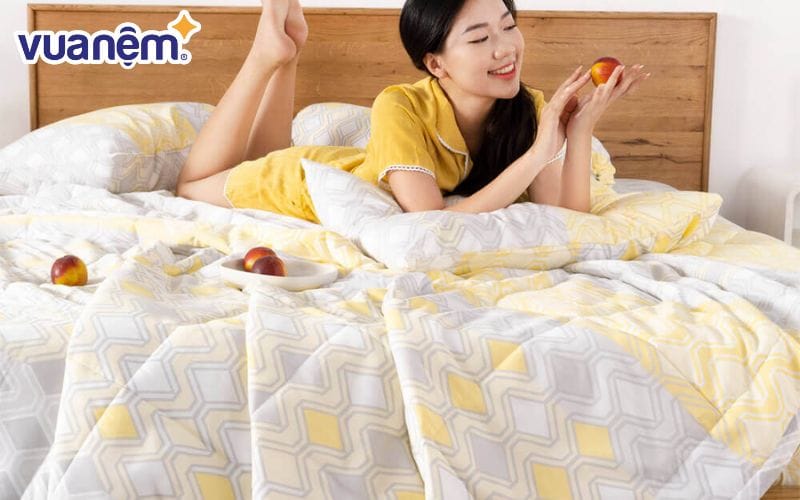 Khi chọn chăn ga gối đệm thì màu sắc và hoa văn là yếu tố đầu tiên được người tiêu dùng chú ý