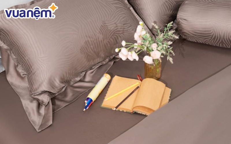 Bộ chăn ga Lụa tencel cao cấp Amando Lagom 5 chi tiết màu nâu