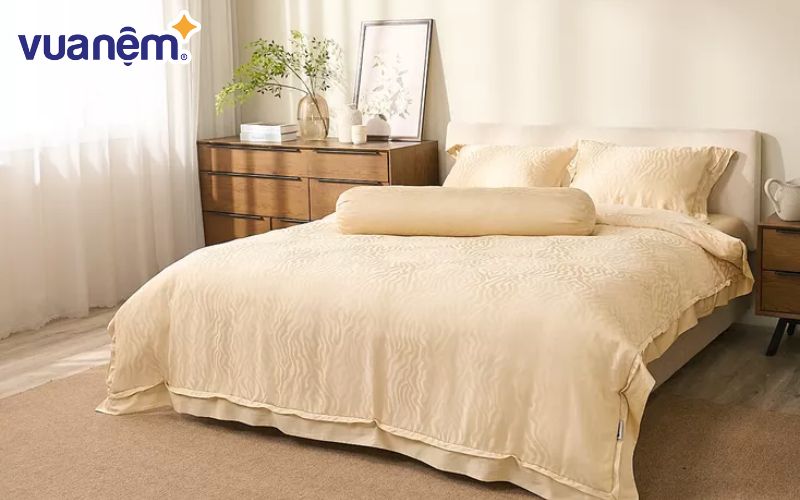 Chăn ga gối cho người tuổi Thân 1968 nên chọn gam màu vàng, nâu đất, cam nhạt