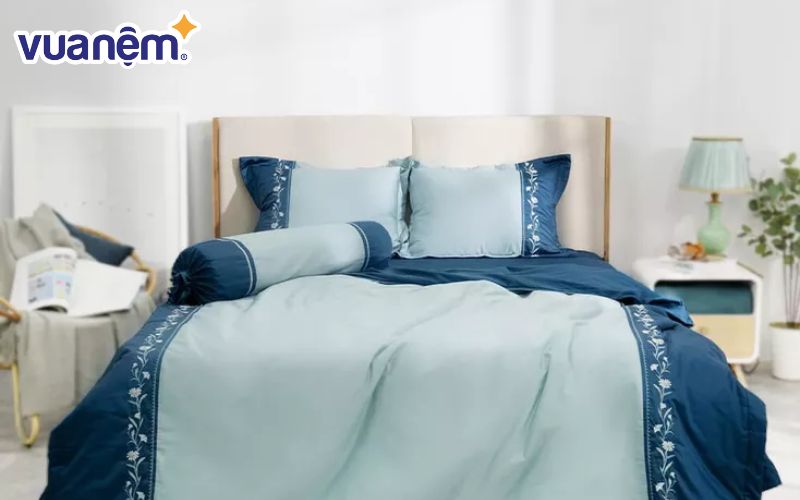 Chọn chăn ga gối cho người tuổi Thân 2004 nên chọn các gam màu xanh navy, xanh ngọc, trắng,…