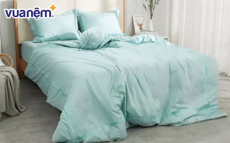 Bộ ga chun chăn chần Amando thêu cotton satin