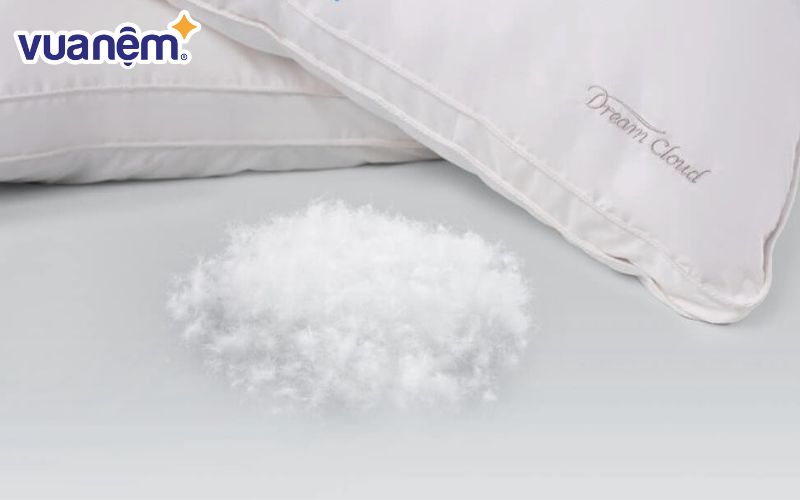 Trọng lượng của chất liệu lông vũ khá nhẹ