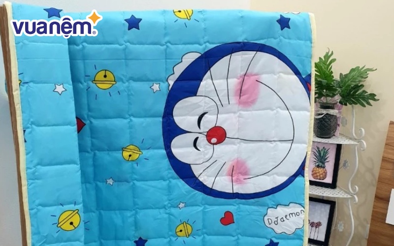 Chăn điều hòa Doremon dùng được quanh năm