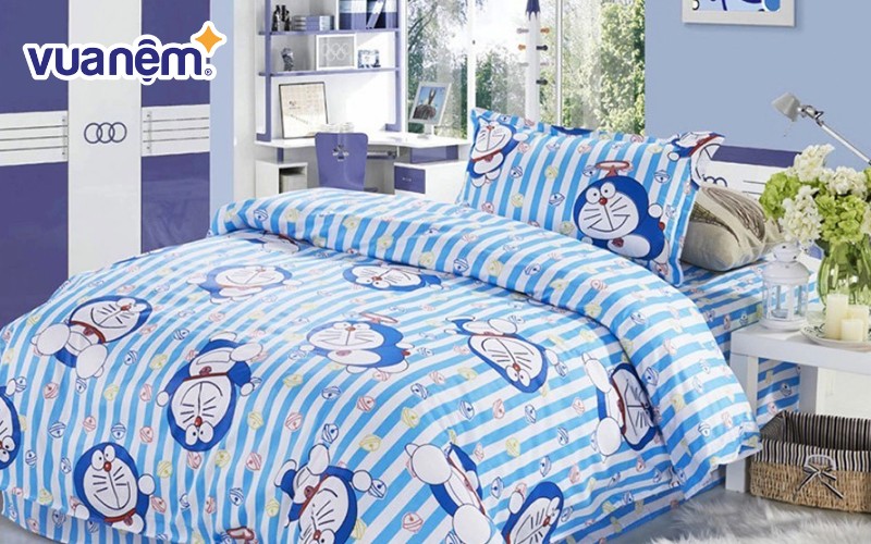 Chăn mền Doremon được trẻ nâng niu, trân trọng như 1 món đồ chơi hằng ngày