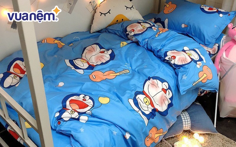 Chiếc mền Doremon đáng yêu với sắc xanh tươi mát