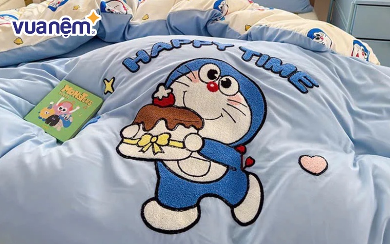 Chăn Doremon đũi thêu vừa nhẹ nhàng, thoáng mát lại có thiết kế dễ thương