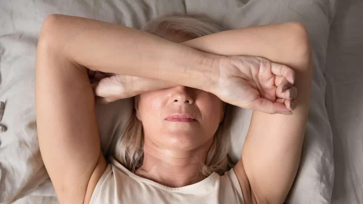 mất ngủ ở phụ nữ đến tuổi mãn kinh
