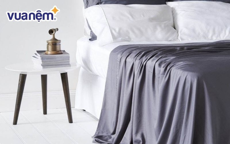 Cotton satin mềm mại, bóng mượt, co giãn tốt, thấm hút hiệu quả hơn hẳn so với nhiều loại vải khác