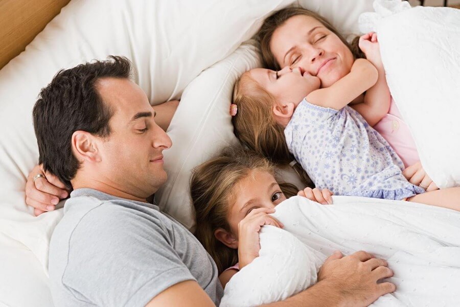 Khi không ngủ đủ giấc, trẻ em rất dễ gặp phải các tác hại ảnh hưởng đến sức khỏe