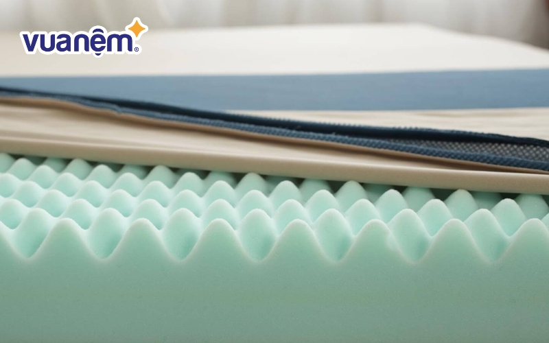 Chất liệu foam là gì? Đặc trưng của foam là độ dẻo dai, khả năng ôm sát và bảo vệ cơ thể khỏi tác động của trọng lực.