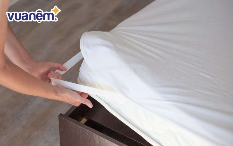 Các ga chống thấm như ga chống thấm cotton thường có chun buộc ở bốn góc.