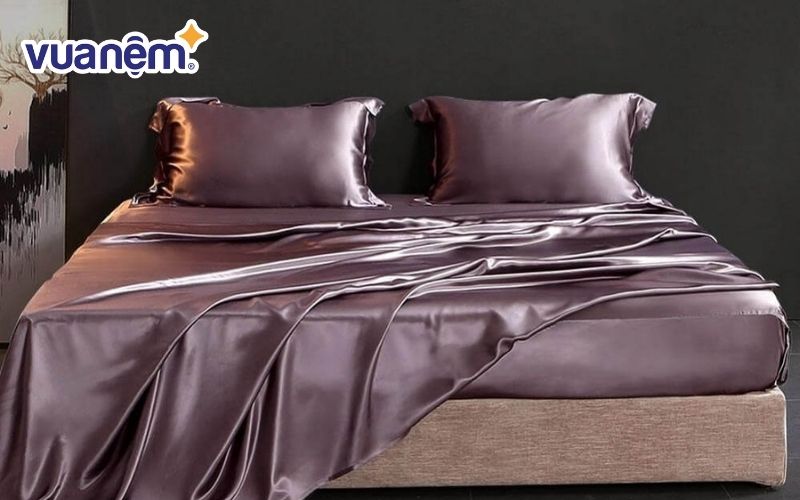 Sản phẩm drap giường làm từ lụa có giá thành tương đối cao
