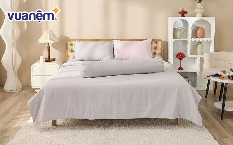 Ga giường màu xám dễ phối hợp với nội thất phòng ngủ