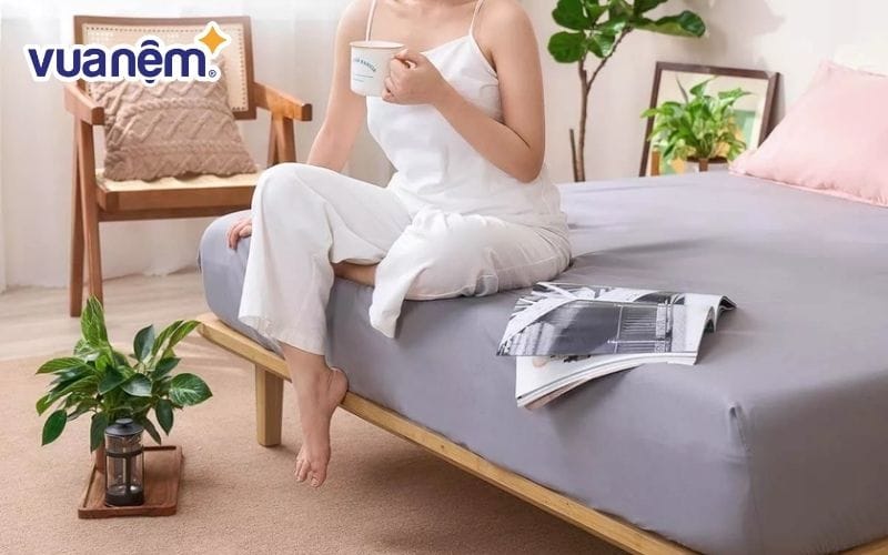 Ga giường màu xám toát lên vẻ sang trọng, thanh lịch