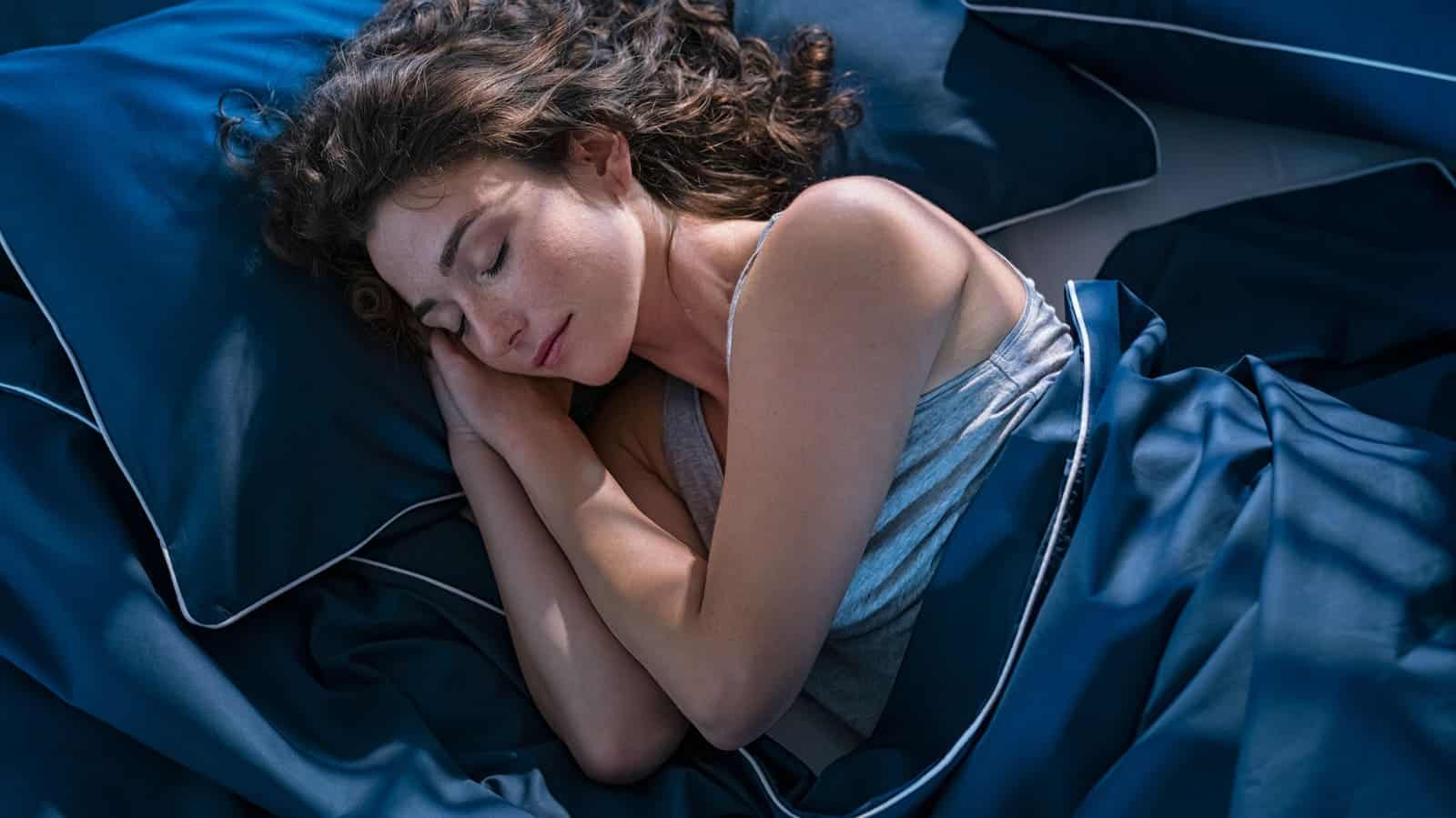 Giấc ngủ tăng cường hệ thống miễn dịch chống dịch covid