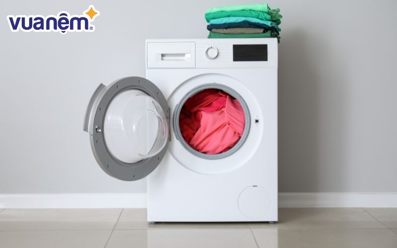 Hạn chế dùng chất tẩy mạnh khi giặt vỏ chăn bằng máy giặt