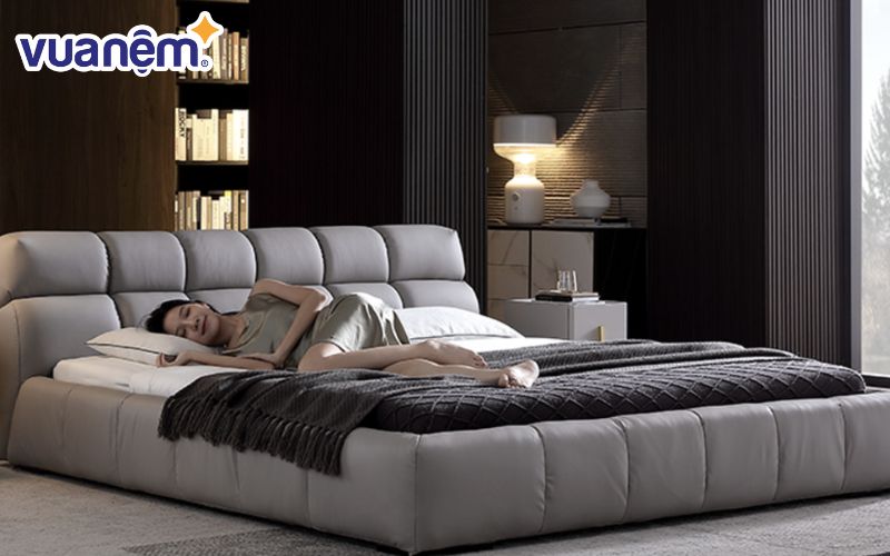 Nên chọn khung gỗ tự nhiên hoặc gỗ công nghiệp cao cấp để đảm bảo độ bền