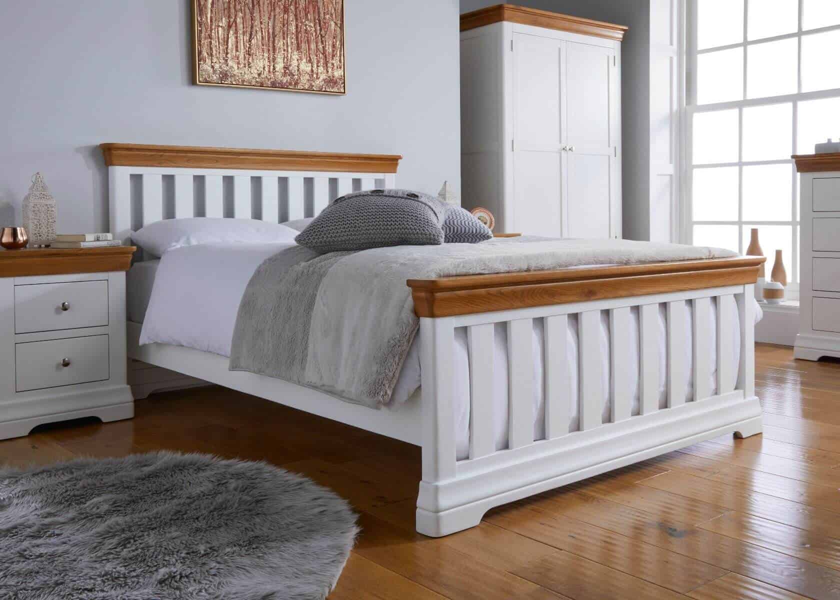 Giường gỗ sồi trắng theo phong cách cổ điển